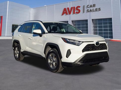 Used 2025 Toyota RAV4 XLE image 9