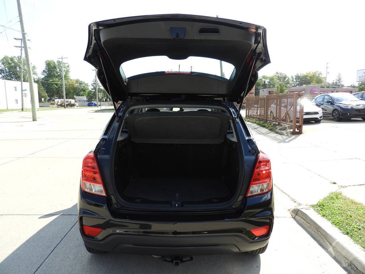 Used 2019 Chevrolet Trax LS FWD image 27