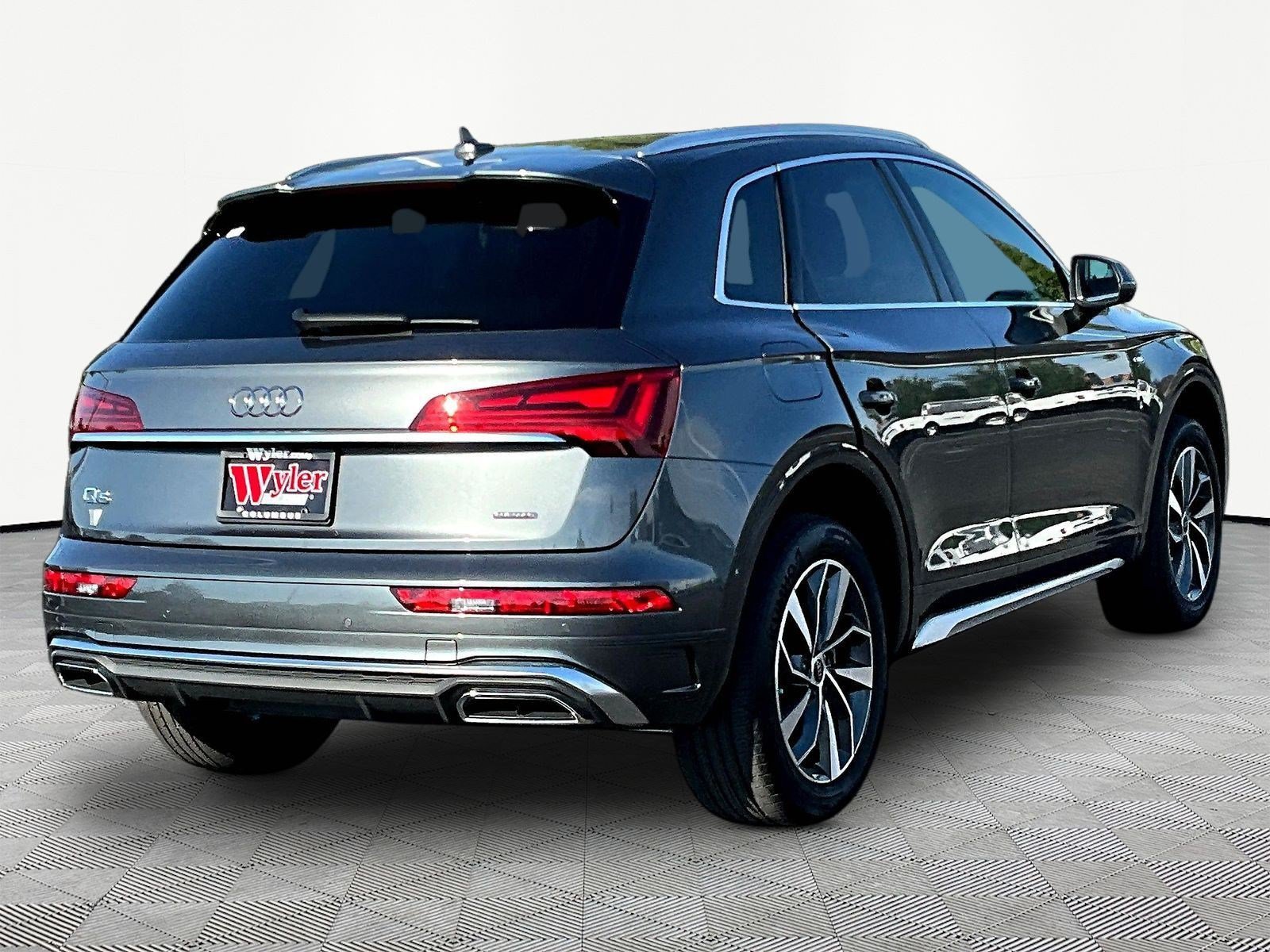 Used 2023 Audi Q5 2.0T Premium Plus w/ Premium Plus Package AWD/4WD image 6