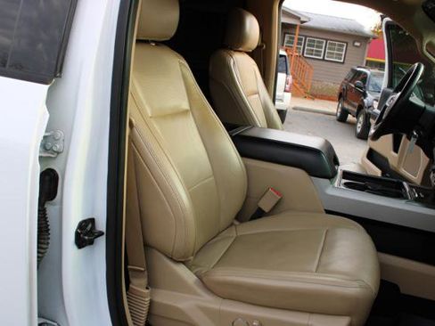 Used 2017 Ford F250 Lariat w/ Lariat Value Package image 27