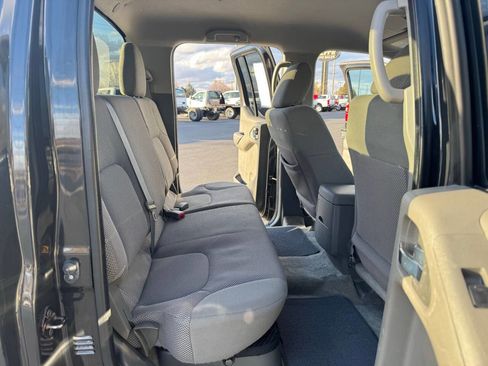 Used 2015 Nissan Frontier SV image 25