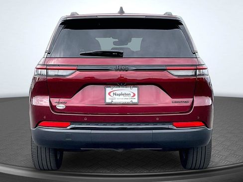 Used 2023 Jeep Grand Cherokee Limited w/ Black Appearance Package AWD/4WD image 4