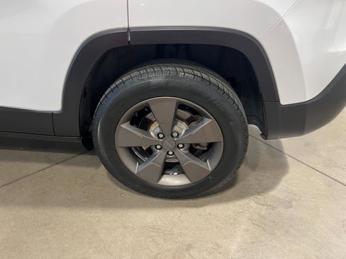 Used 2016 Jeep Cherokee 75th Anniversary image 41