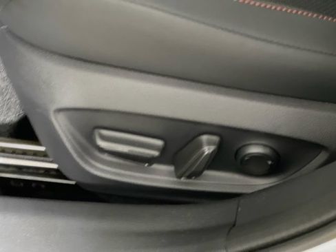 New 2026 Toyota Prius Plug-In Hybrid FWD image 13