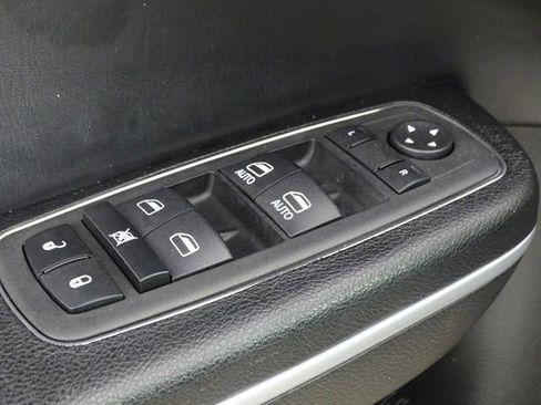 Used 2023 Chrysler 300 S image 18