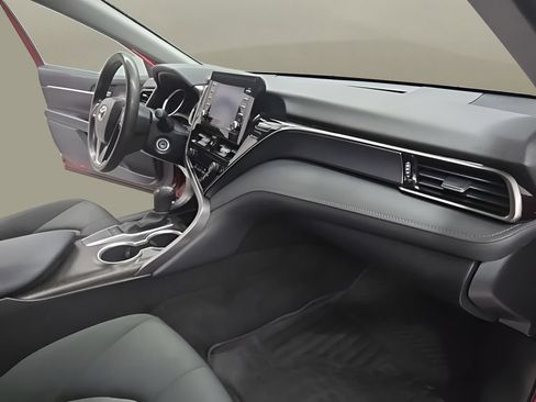 Used 2022 Toyota Camry LE FWD image 19