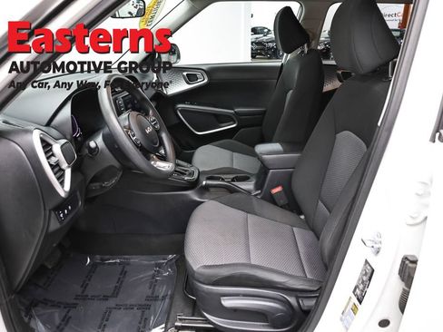Used 2023 Kia Soul LX FWD image 13
