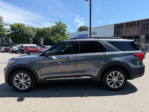 Used 2022 Ford Explorer XLT w/ Equipment Group 202A AWD/4WD image 5