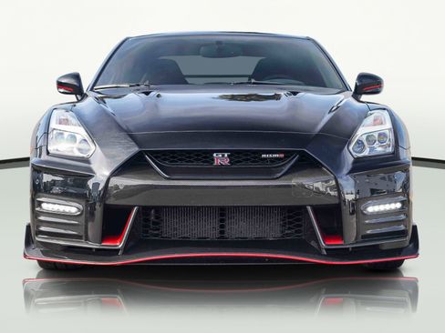 Used 2018 Nissan GT-R NISMO image 9
