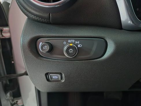 Used 2020 Chevrolet Blazer LT FWD image 17