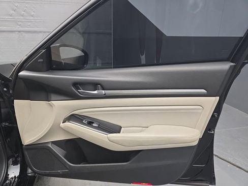 Used 2020 Nissan Altima 2.0 Platinum FWD image 51