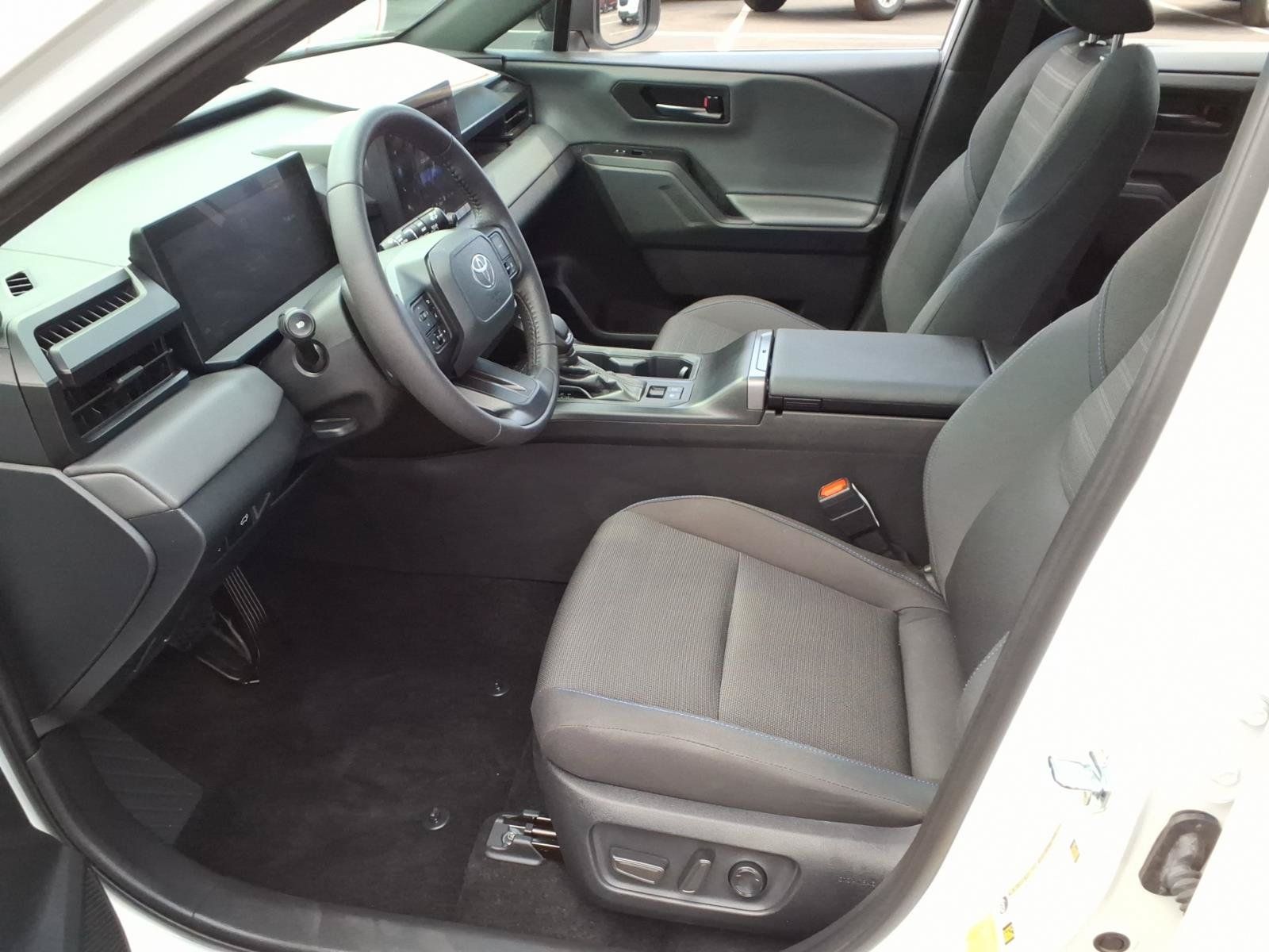 Used 2026 Toyota RAV4 SE w/ Convenience Package FWD image 15