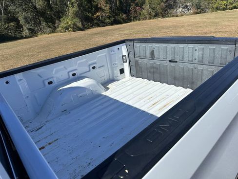 Used 2022 GMC Sierra 1500 Elevation w/ LPO, Elevation Black Package image 18