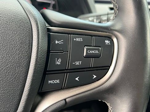 Used 2022 Lexus UX 250h w/ Premium Package image 28