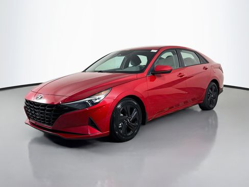 Used 2022 Hyundai Elantra SEL FWD image 4