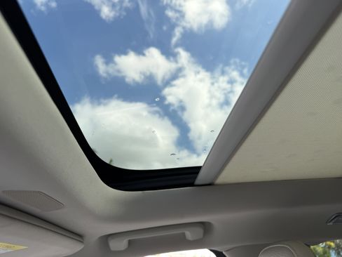 Used 2017 Volvo XC90 T6 Momentum w/ Vision Package image 22