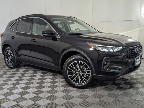 New 2025 Ford Escape SE w/ Class II Trailer Tow Package image 1