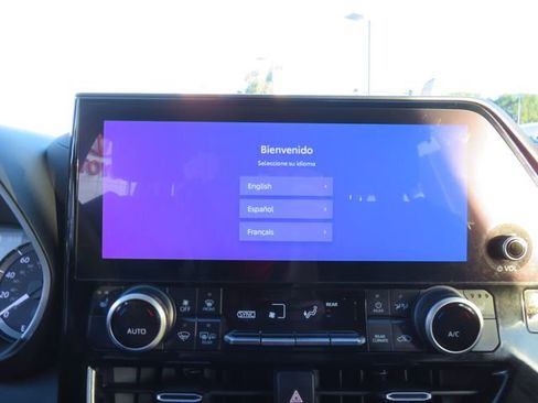 Certified 2023 Toyota Highlander XLE image 31