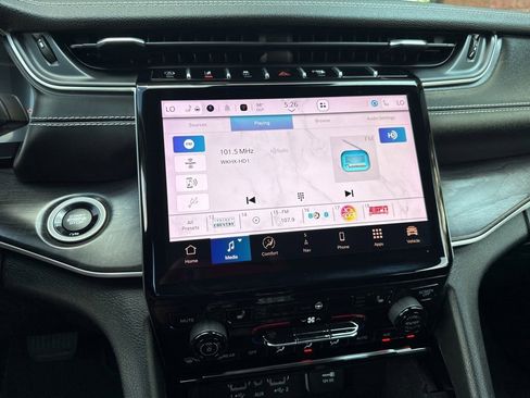 Used 2022 Jeep Grand Cherokee L Limited image 2