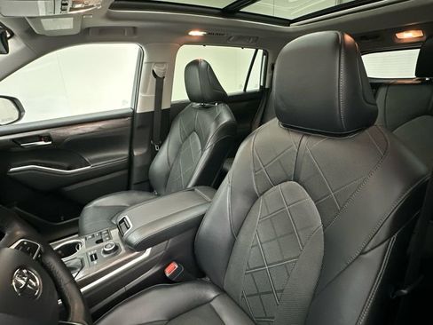 Used 2023 Toyota Highlander Platinum AWD/4WD image 8