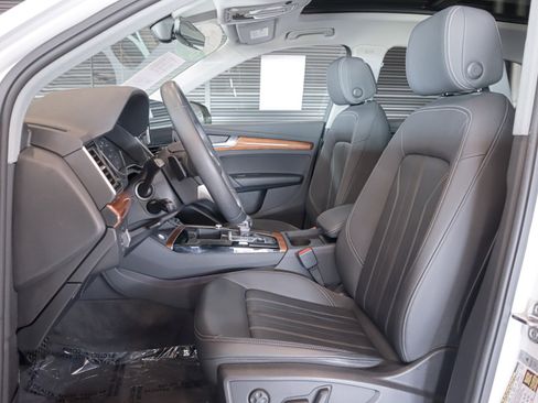 Used 2023 Audi Q5 2.0T Premium w/ Convenience Package image 6