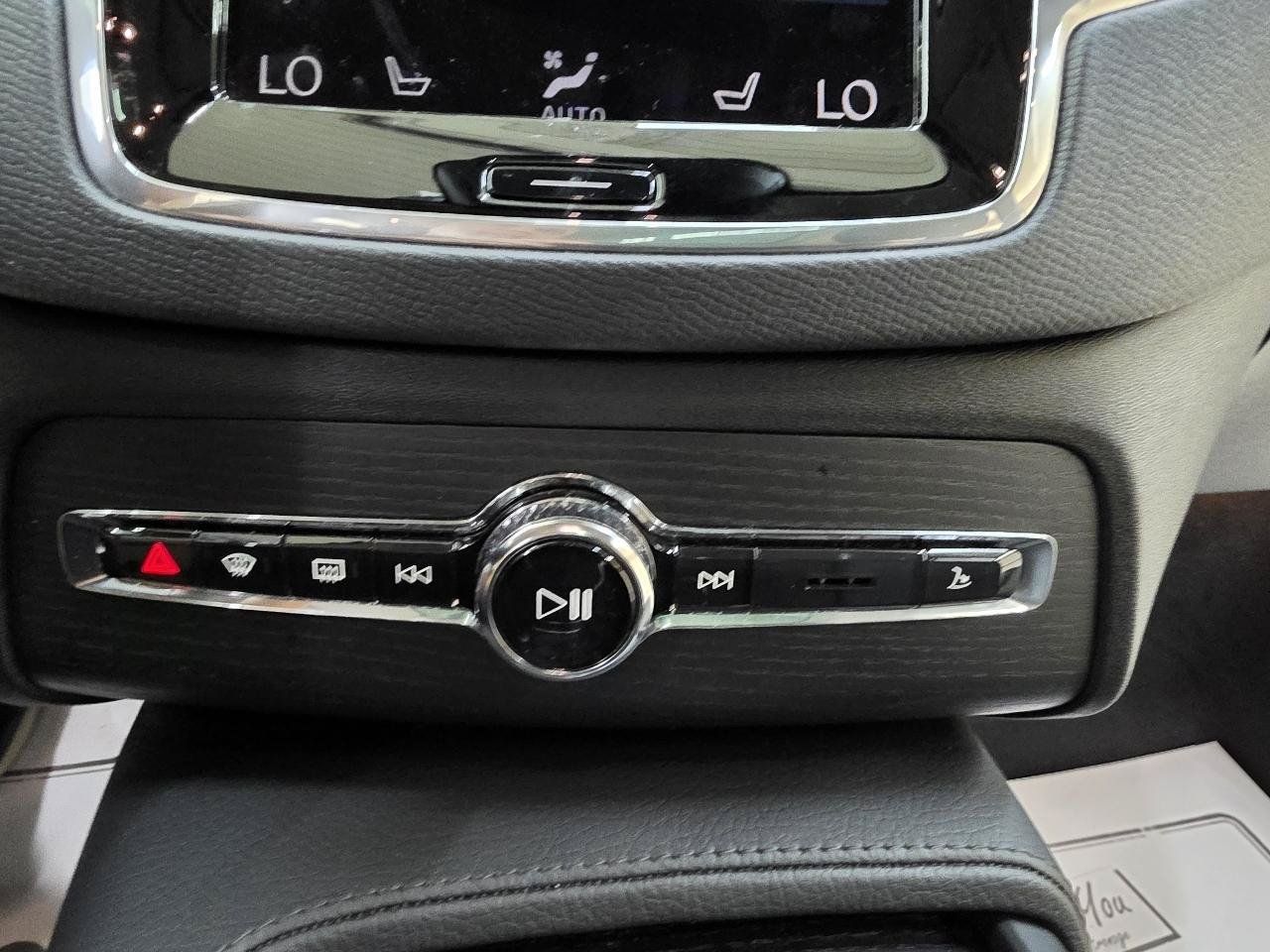 Used 2020 Volvo XC90 T6 Momentum AWD/4WD image 36