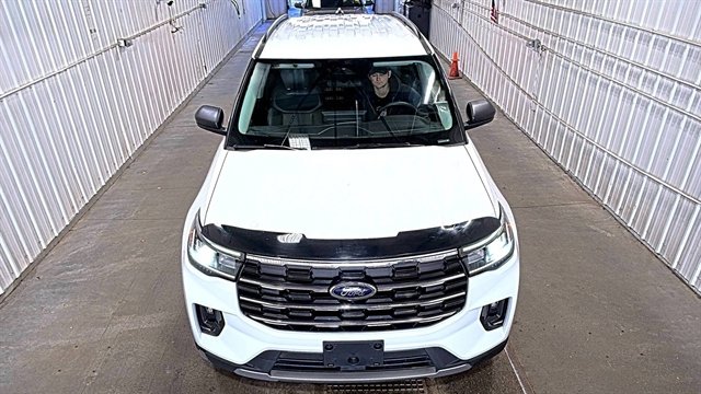 Used 2025 Ford Explorer Active w/ Active Comfort Package AWD/4WD image 2