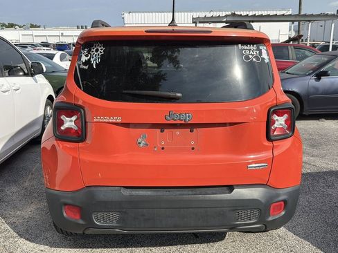 Used 2017 Jeep Renegade Latitude FWD image 10