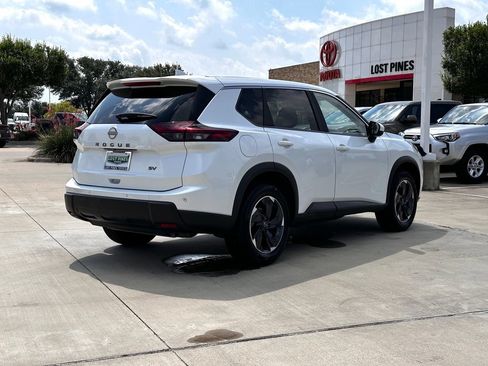 Used 2024 Nissan Rogue SV FWD image 7