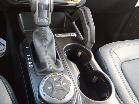 Used 2024 Ford Bronco Outer Banks image 23