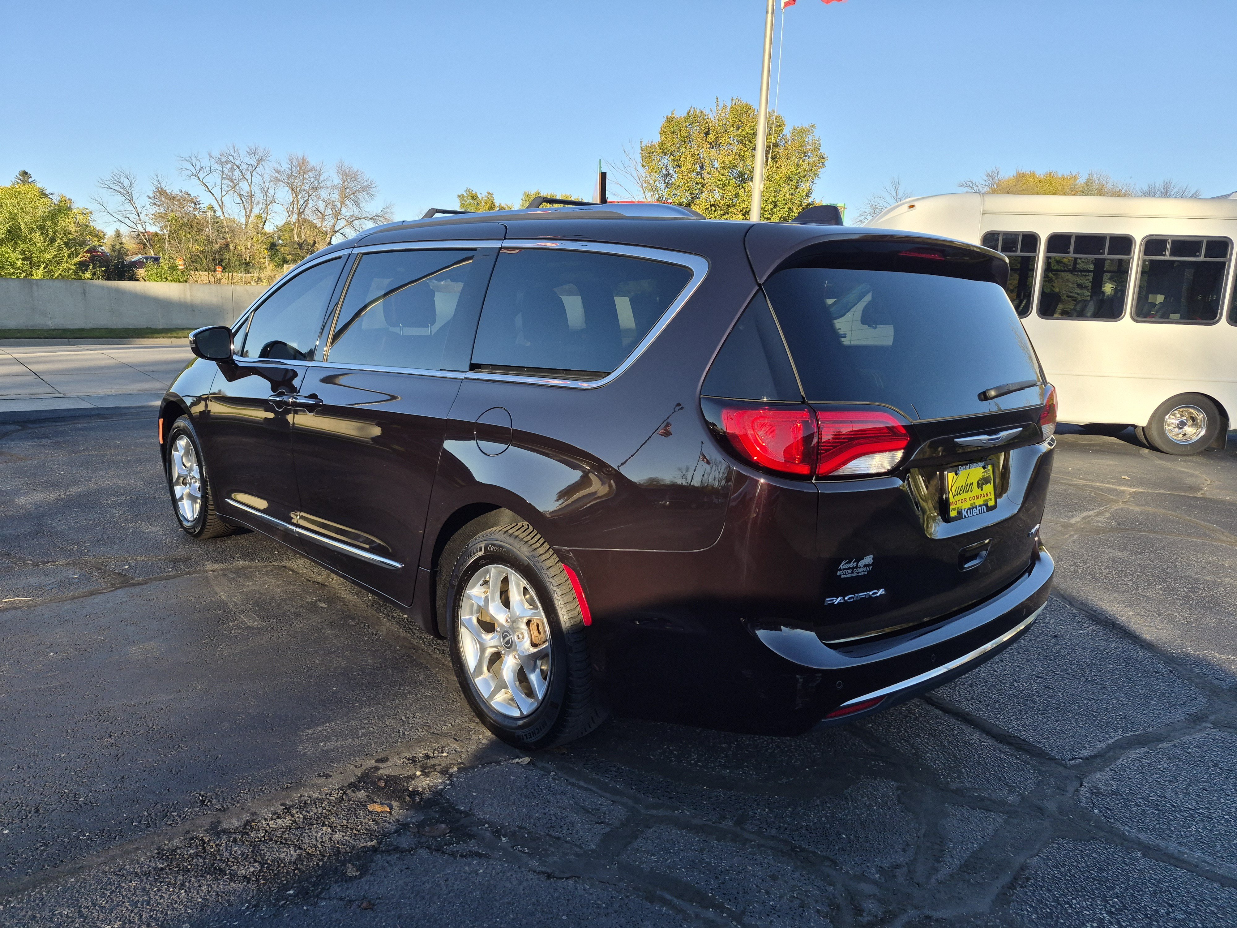 Used 2017 Chrysler Pacifica Limited FWD image 6
