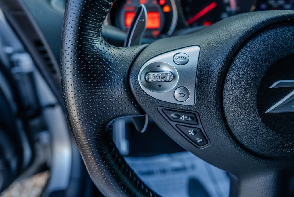 Used 2016 Nissan 370Z Coupe RWD image 16