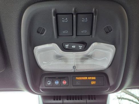 Used 2025 GMC Canyon AT4 w/ Technology Plus Package image 18