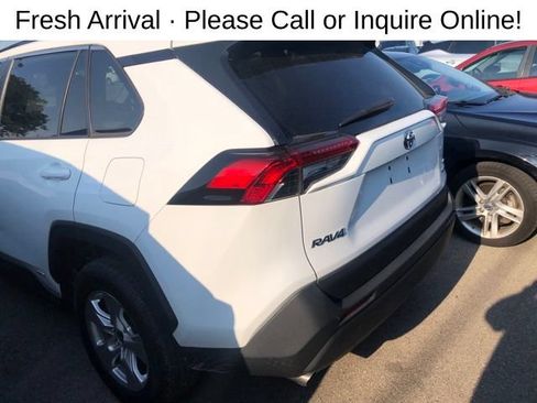 Used 2021 Toyota RAV4 XLE AWD/4WD image 3