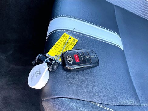 Used 2025 Toyota Camry SE image 13