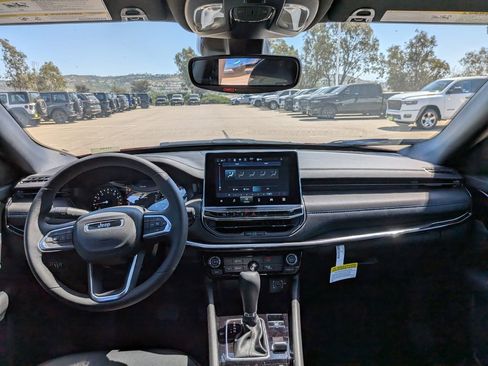 New 2026 Jeep Compass Latitude image 15