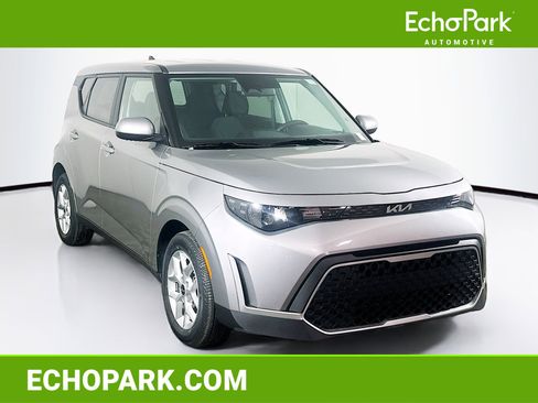 Used 2025 Kia Soul LX w/ LX Technology Package FWD image 1