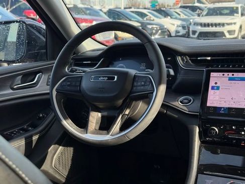 Used 2023 Jeep Grand Cherokee Limited w/ Luxury Tech Group II image 22