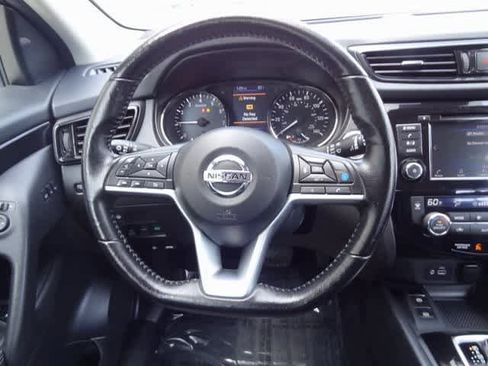 Used 2022 Nissan Rogue Sport SV w/ Technology Package image 8
