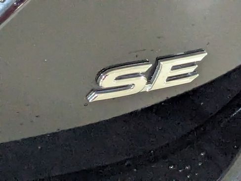 Used 2018 Toyota Camry SE w/ Convenience Package FWD image 19