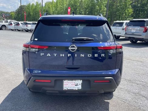Used 2025 Nissan Pathfinder SV FWD image 3