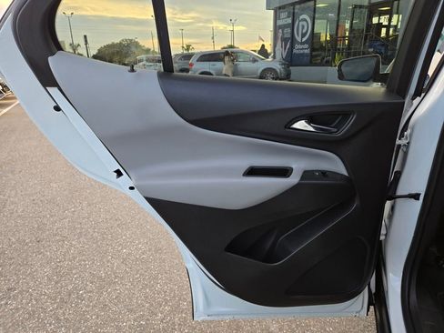 Used 2018 Chevrolet Equinox LT image 42