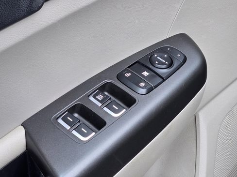 Used 2020 Kia Sportage LX image 17