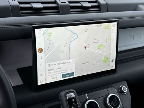 Used 2025 Land Rover Defender 110 S image 18