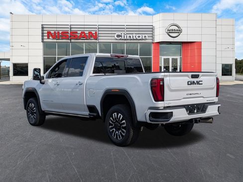 Used 2025 GMC Sierra 2500 Denali Ultimate w/ Max Trailering Package AWD/4WD image 5