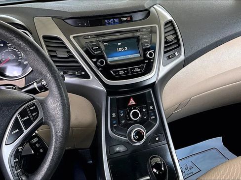 Used 2014 Hyundai Elantra SE w/ Option Group 02 FWD image 9