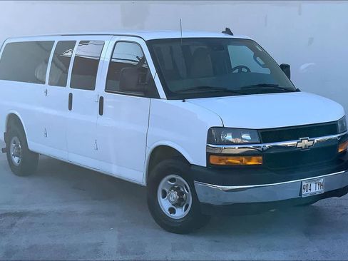 Used 2020 Chevrolet Express 3500 LT w/ LT Preferred Equipment Group RWD image 21