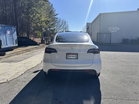Used 2023 Tesla Model Y Long Range image 5