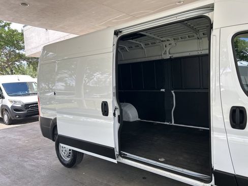 Used 2025 RAM ProMaster 2500 w/ Convenience Group FWD image 27