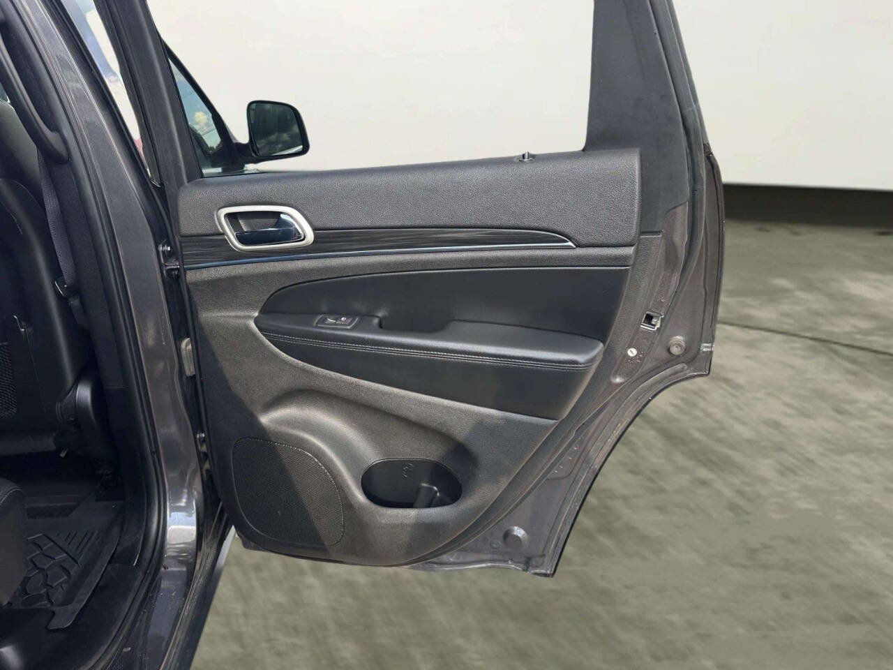 Used 2019 Jeep Grand Cherokee Limited AWD/4WD image 17
